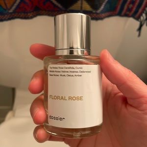 Dossier floral rose fragrance